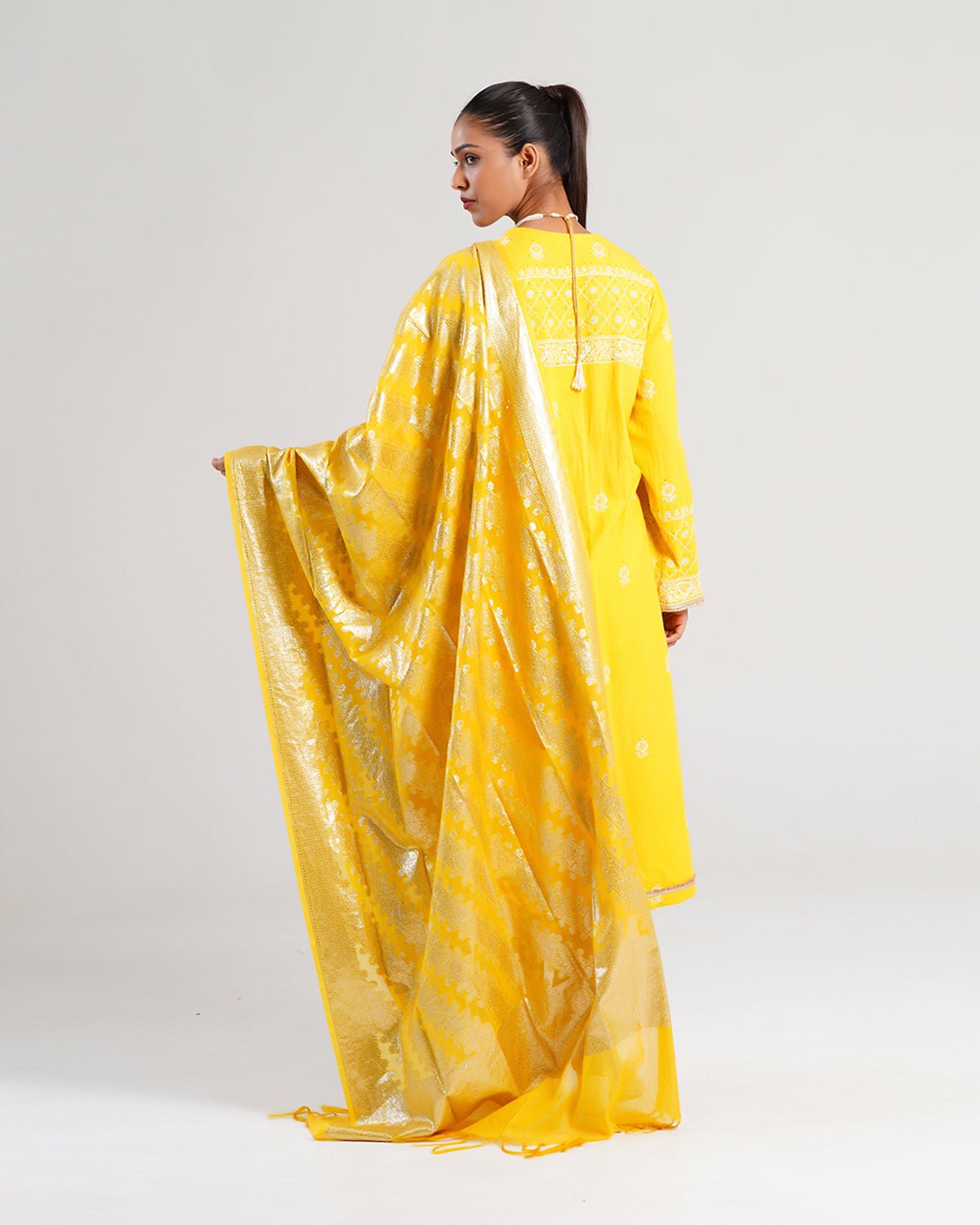Kurta Set Chikankari - Yellow / Gold / Silver - Mayura Kumar