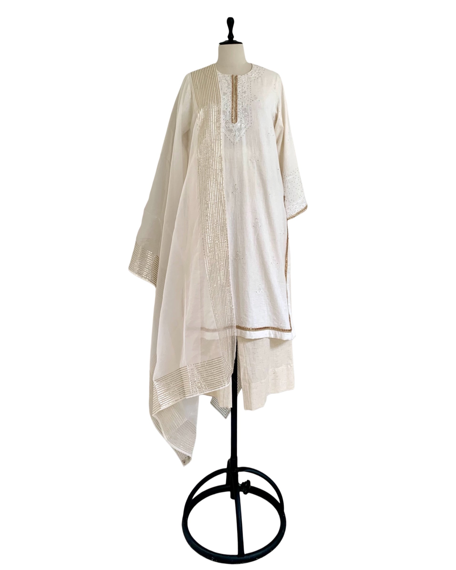 Kurta Set Chikankari - Ivory / Gold / Silver