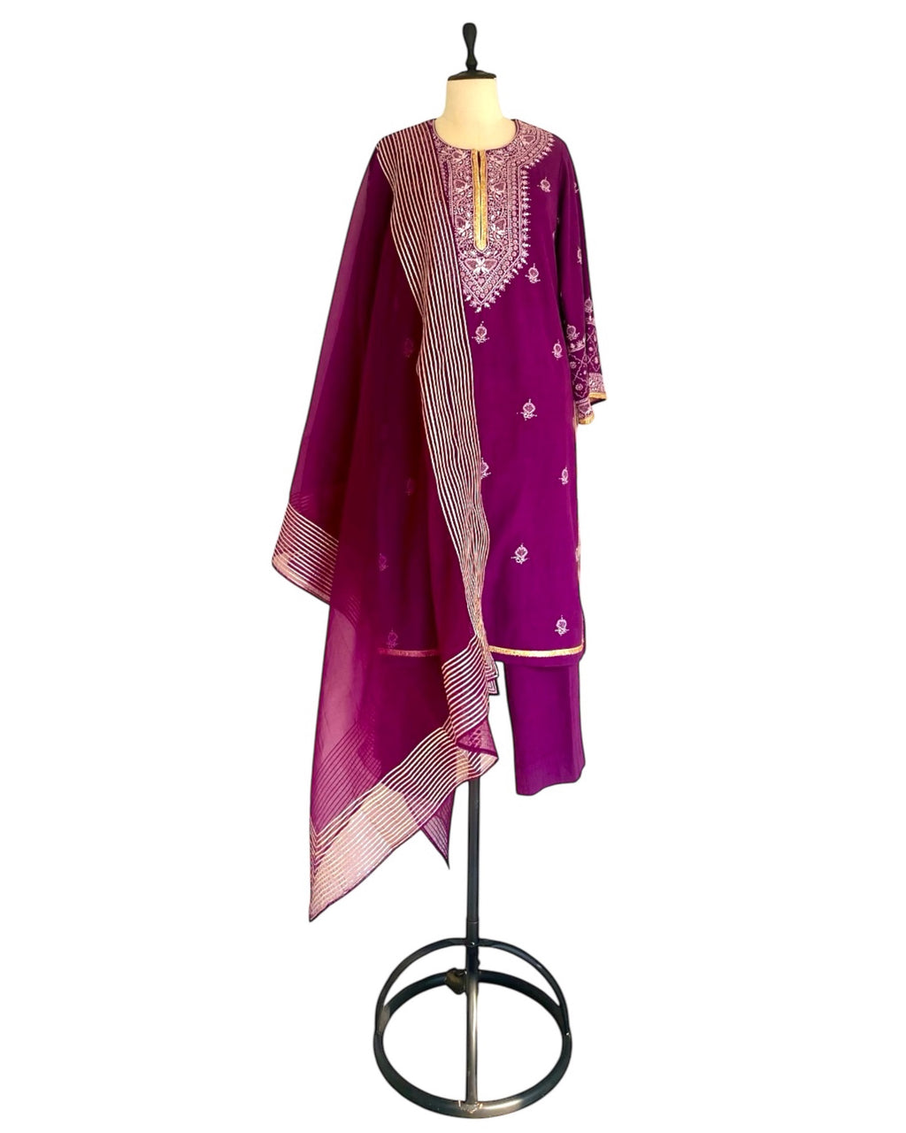 Kurta Set Chikankari - Purple/ Gold / Silver