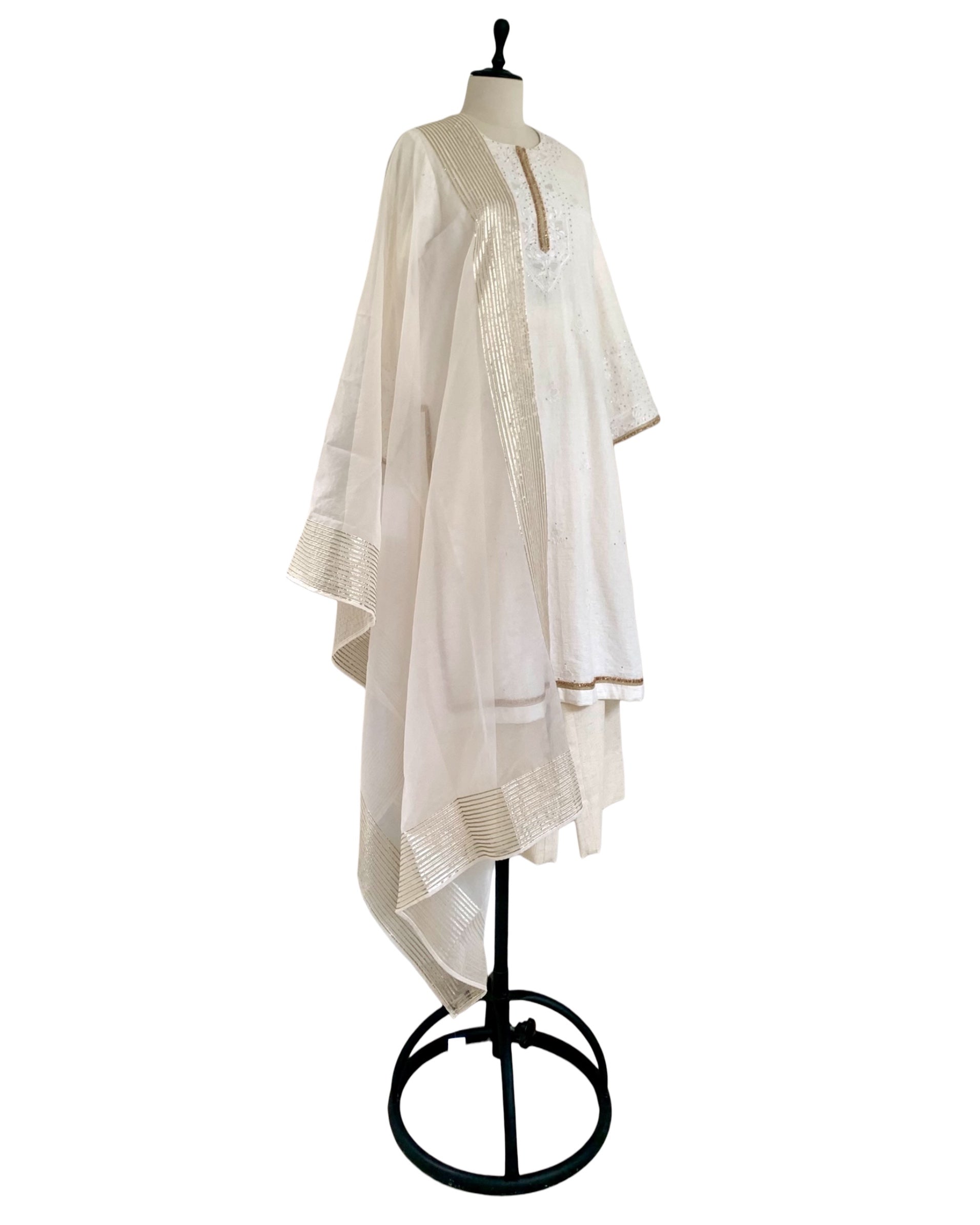 Kurta Set Chikankari - Ivory / Gold / Silver
