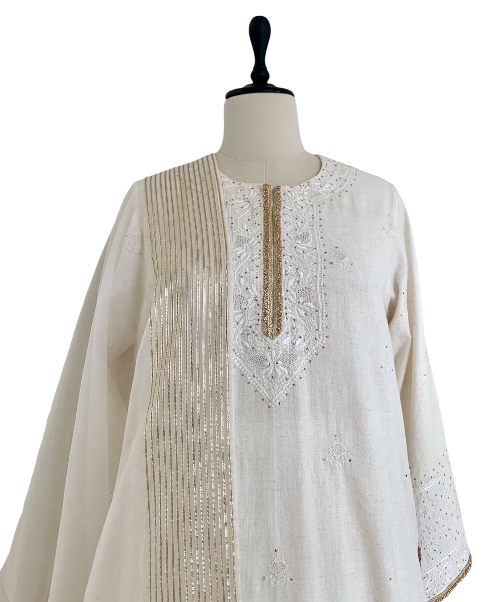 Kurta Set Chikankari - Ivory / Gold / Silver