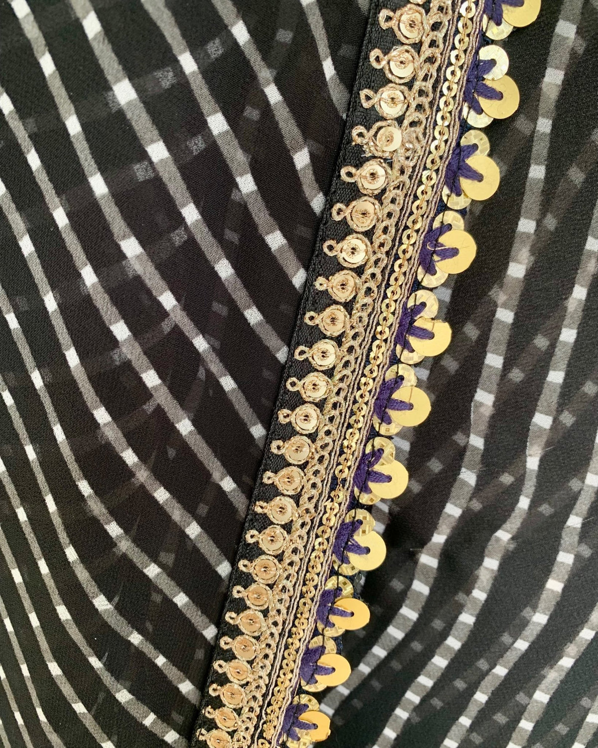 Saree Leheriya - Black / White /Gold - Mayura Kumar