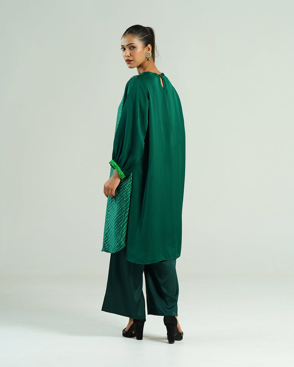 Kurta Set Bandhej - Shades of Parrot & Dark Green - Mayura Kumar